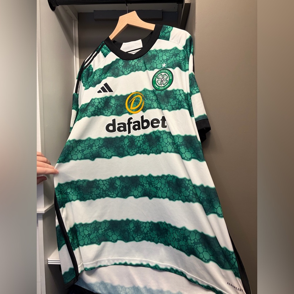 NWOT Celtic 2023-24 Home Kit XXL